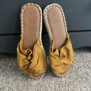 Universal Threads knotted espadrilles